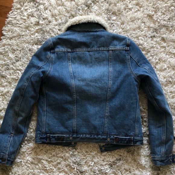 Levi’s Xs Jean jacket with fur collar! - Picture 3 of 3